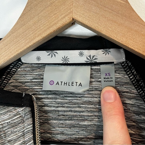 Athleta Snowscape Hooded Jacket Full Zip Stretch Grey Space Dye Size
Women's XS - Picture 4 of 9